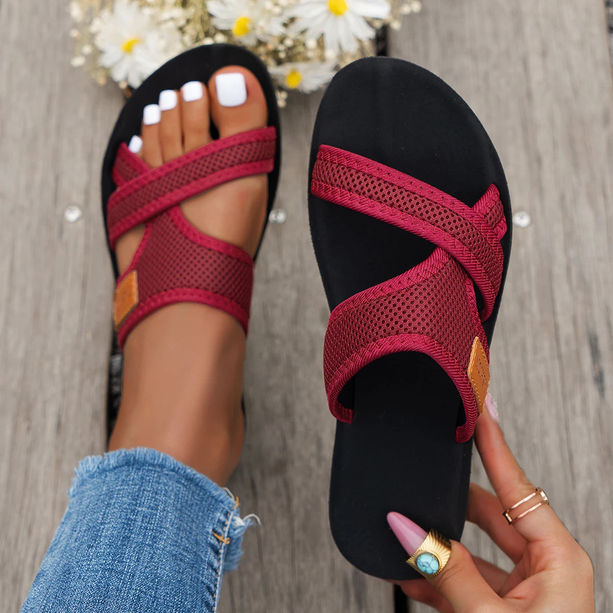 Sports-Style Mesh Breathable Women's Flat Sandals — Comfortable Skin-Friendly Indoor & Outdoor Sandals