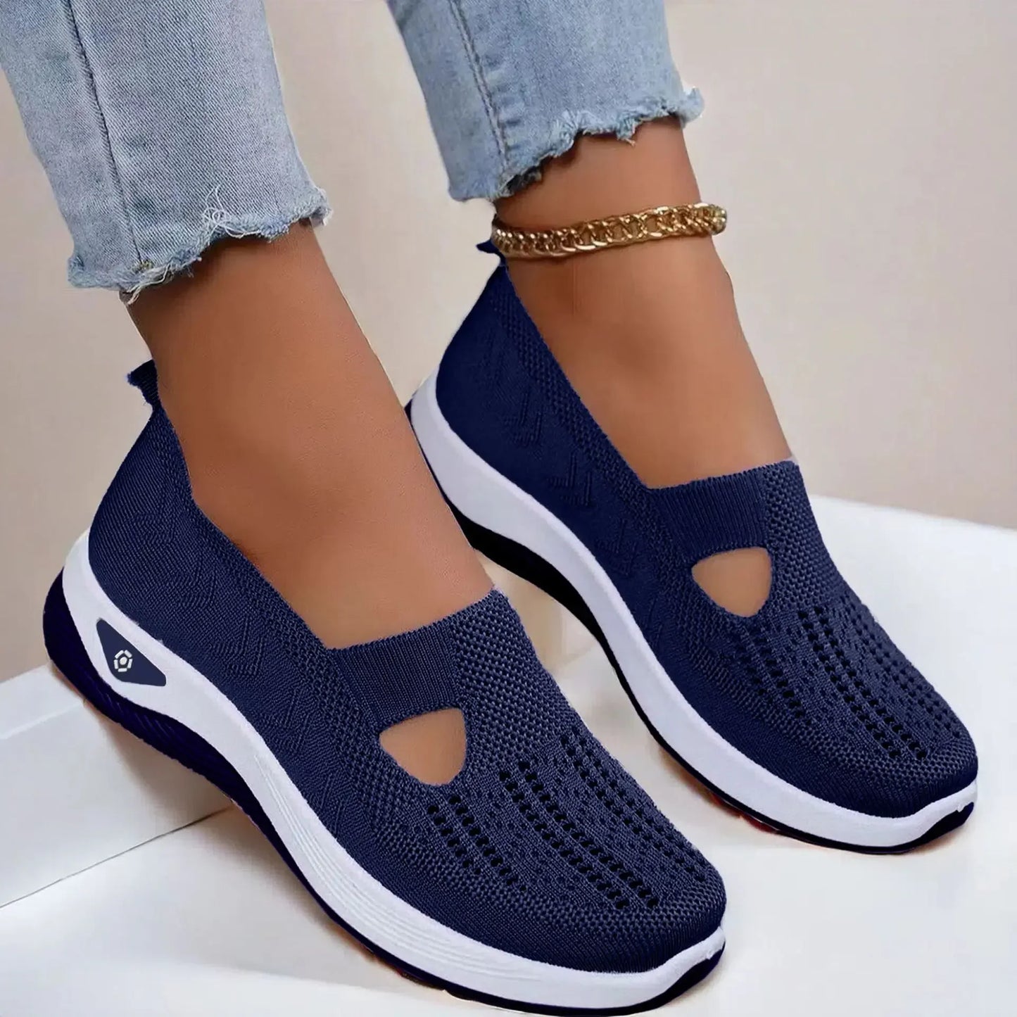 Women's Breathable Non-Slip Walking Flat Shoes — Soft Sole Casual Shoes for Middle-Aged & Elderly Women