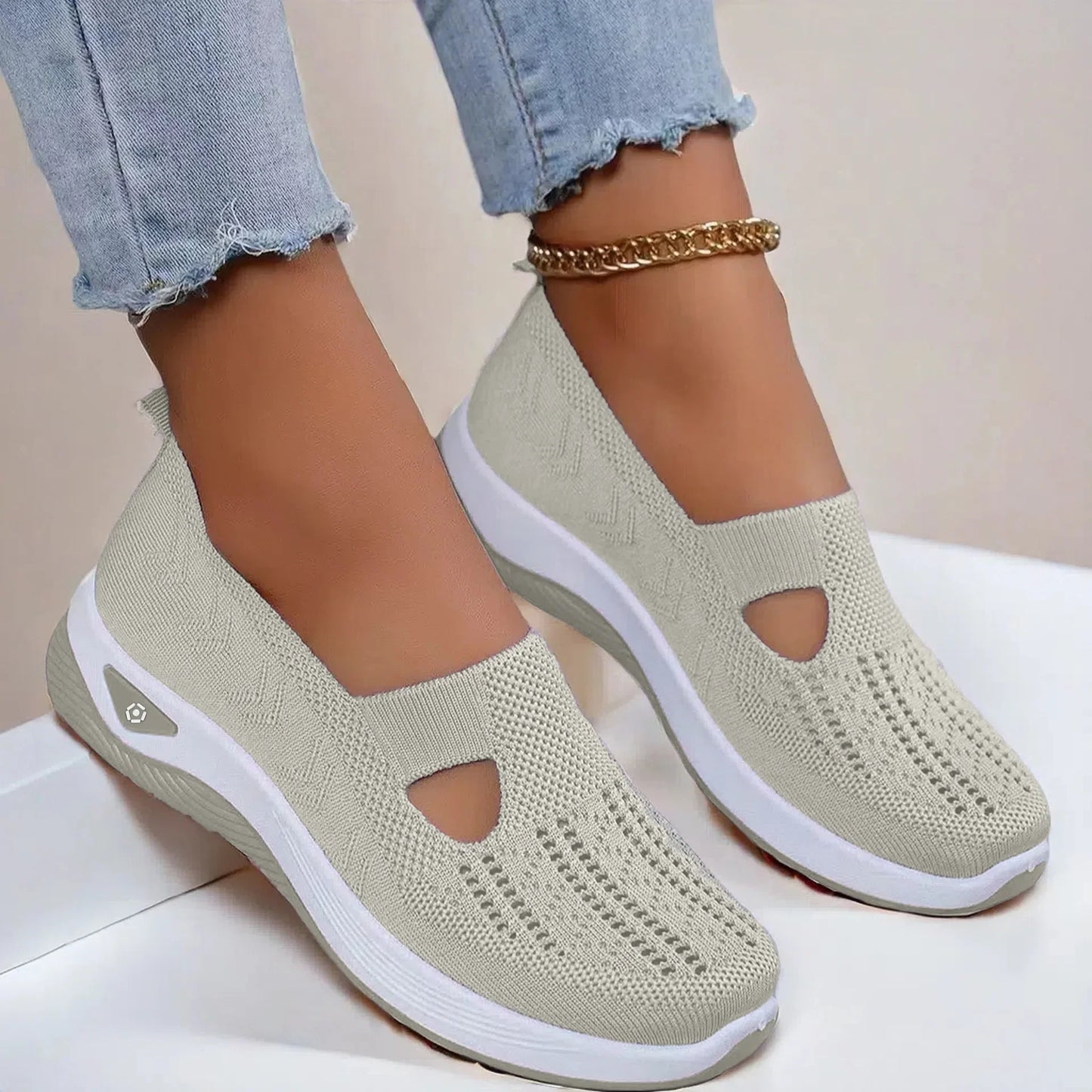Women's Breathable Non-Slip Walking Flat Shoes — Soft Sole Casual Shoes for Middle-Aged & Elderly Women