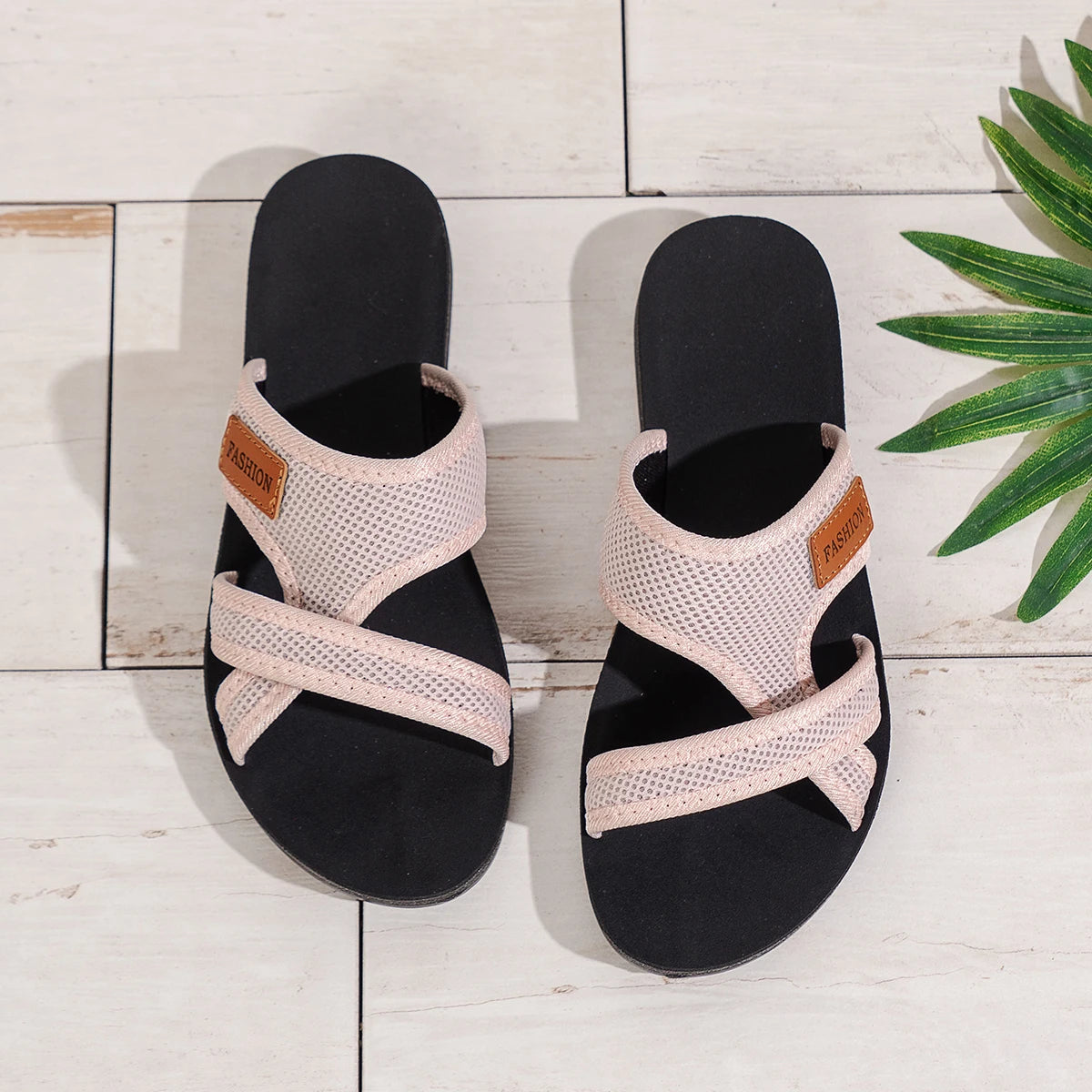 Sports-Style Mesh Breathable Women's Flat Sandals — Comfortable Skin-Friendly Indoor & Outdoor Sandals