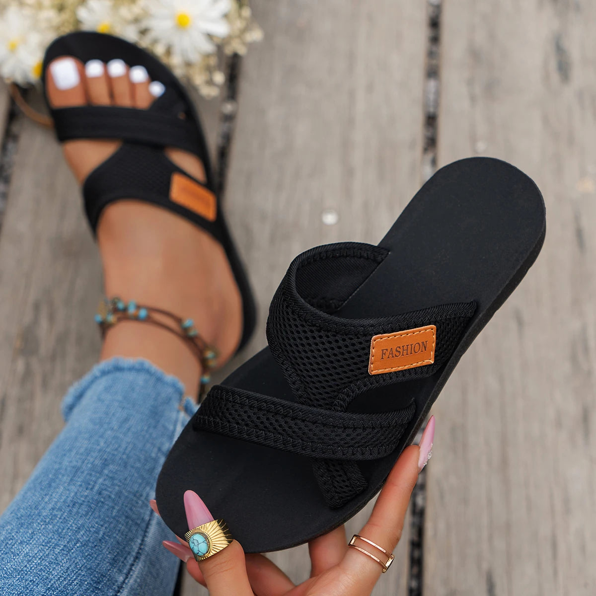 Sports-Style Mesh Breathable Women's Flat Sandals — Comfortable Skin-Friendly Indoor & Outdoor Sandals