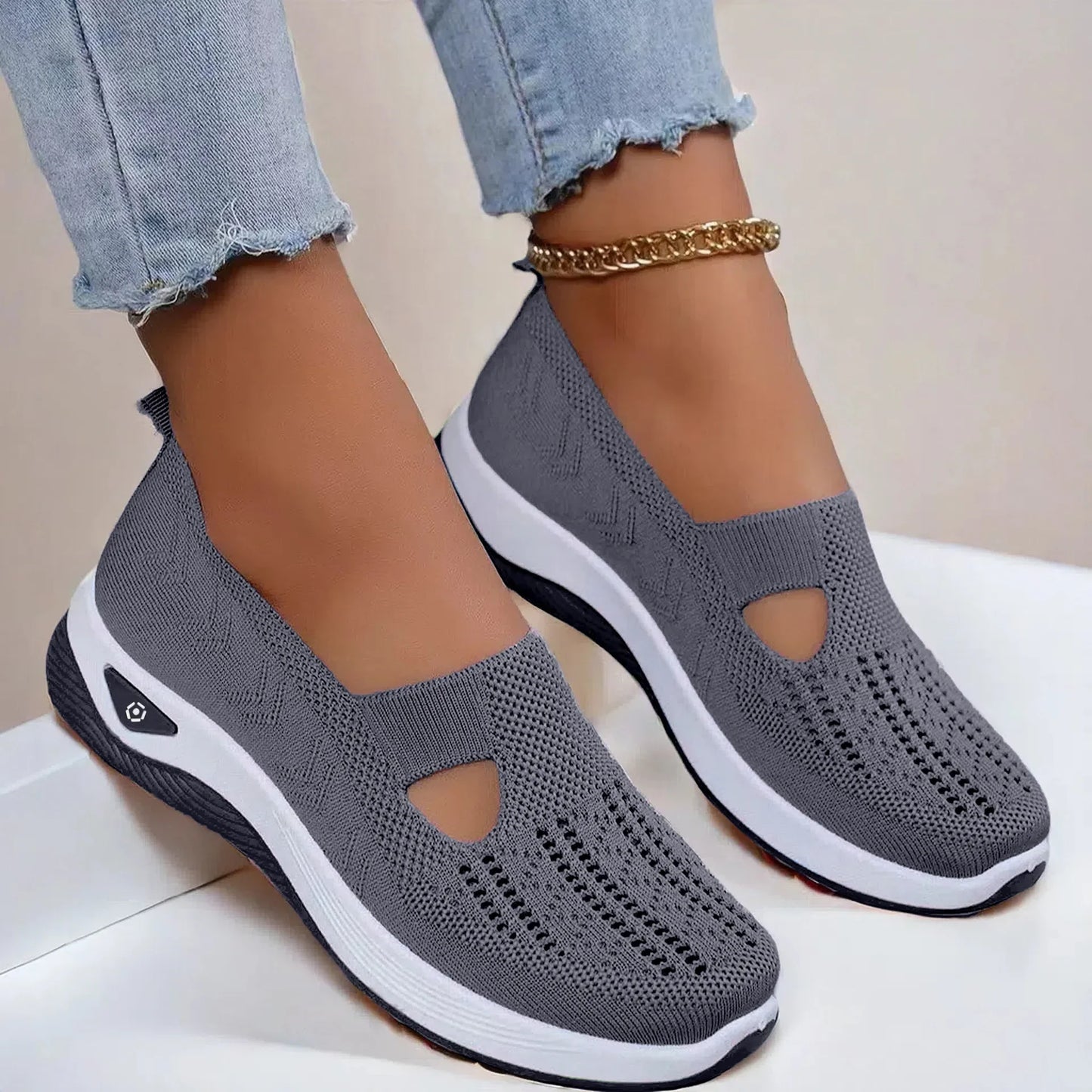 Women's Breathable Non-Slip Walking Flat Shoes — Soft Sole Casual Shoes for Middle-Aged & Elderly Women