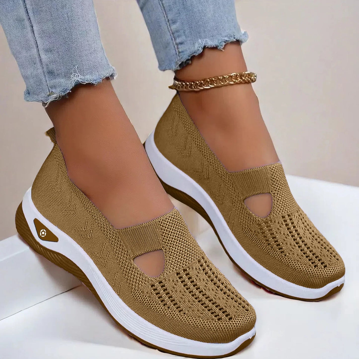 Women's Breathable Non-Slip Walking Flat Shoes — Soft Sole Casual Shoes for Middle-Aged & Elderly Women