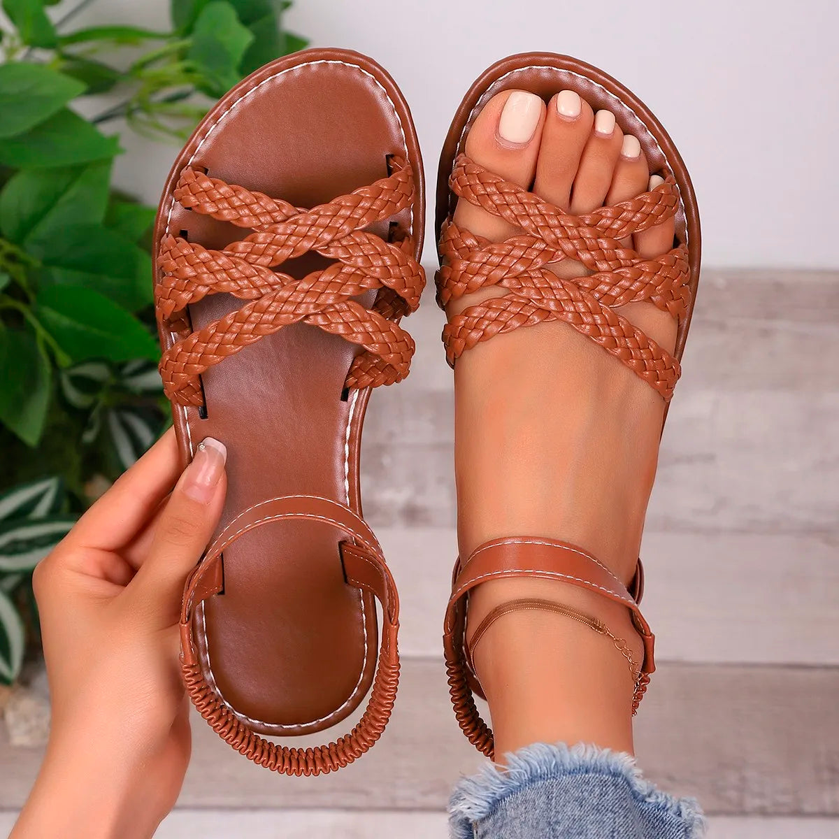 Women's Flat Roman Strap Sandals — Non-Slip Rubber Sole Daily Sandalia for Summer 2025